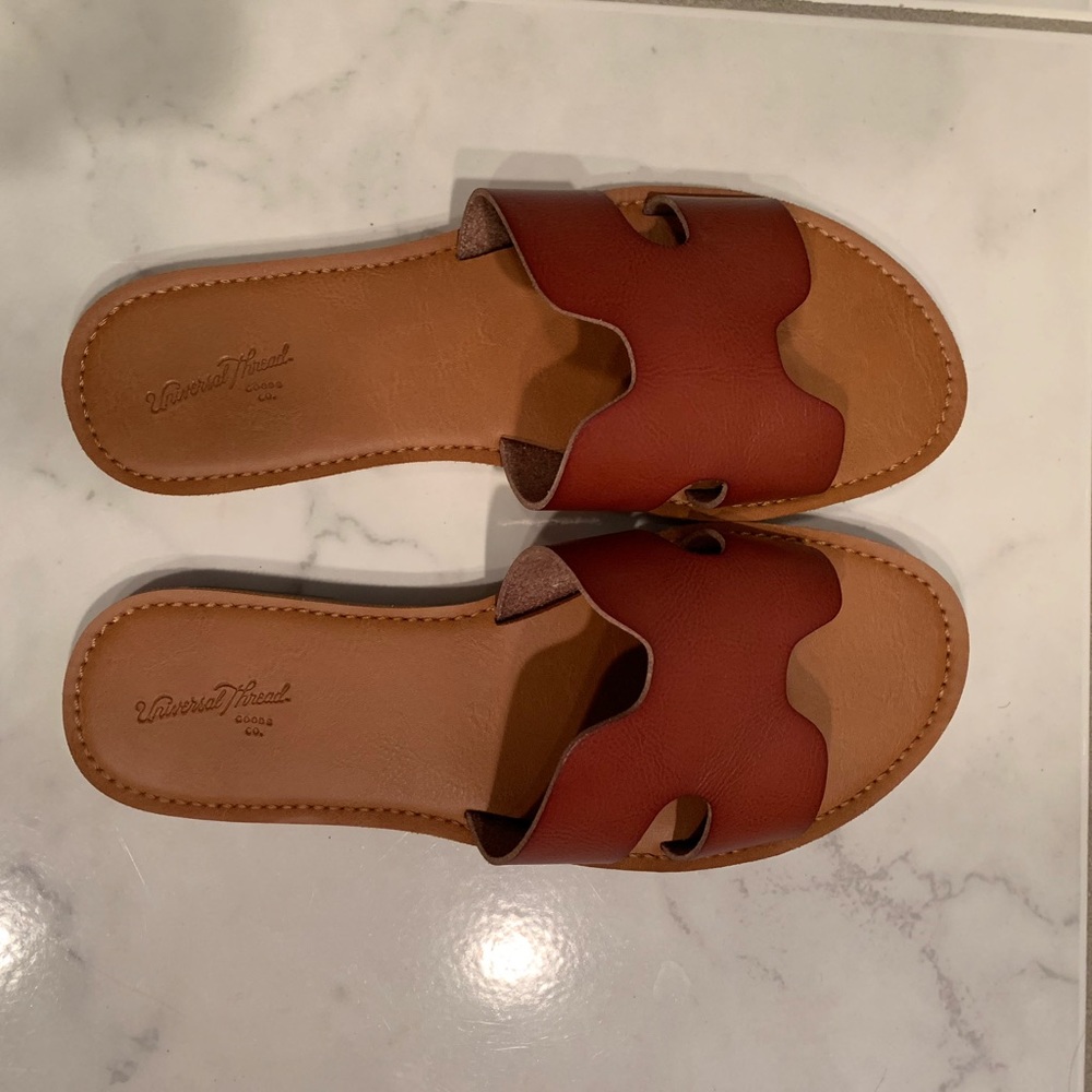 Universal thread sandals